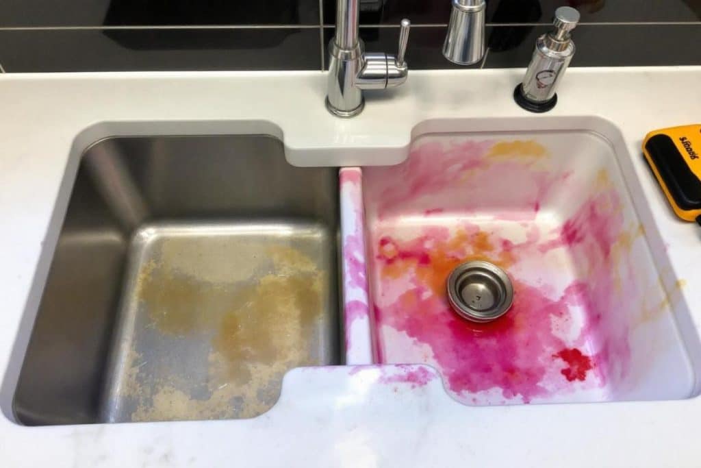 Évier en inox taché par de l’acide : comment l’enlever